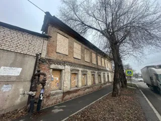 Нежилое здание 275,6 кв.м и земельный участок 570 кв.м, г. Оренбург. Здание, назначение: нежилое, количество этажей: 2, в том числе подземных этажей: 0, площадь 275,6 кв. м, кадастровый номер: 56:44:0443002:24, адрес: г. Оренбург, ул. Казаковская, 50; земельный участок, категория земель: земли…