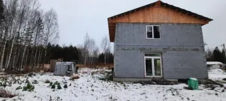 Жилой дом, назначение – жилое, общей площадью 149,5 кв.м., Кад №: 66:36:2903004:313 и земельный участок, площадью 1 402 кв.м, Кад №: 66:36:2903004:66, расположенные по адресу: Свердловская область, г. Верхняя Пышма, в районе с. Мостовское, СНТ "ОАЗИС", уч. №69. Лот находится в залоге у ПАО…