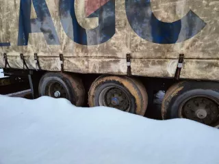 Полуприцеп Kel Berg, 2004 г.в., VIN: SKBS40B304AKE9318, государственный регистрационный знак ХА2475 43. Полуприцеп Kel Berg, 2004 г.в., VIN: SKBS40B304AKE9318, государственный регистрационный знак ХА2475 43. Местонахождение: Кировская область, г. Киров, ул. Дзержинского, д. 77, корп. 1. Обременение…