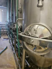 Оборудование для пивоварения и общепита: баллон CO2 9 штук, баллон CO2 10 литров 5 штук, весы MIDL P 150 1 штука, колонка Cobra Bashnya Ulyanovsk на 2 пр. 3 штуки, компрессор SK 175 1 штука, электропарогенераторная установка Geyzer OS 1 штука, холодильная камера KKh 4U 1 штука, танк пивной 17 штук…