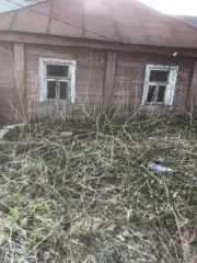 1/5 доли нежилого здания 18,5 кв.м и земельный участок 2042 кв.м в Орловской области с кадастровым номером 57:01:0010104:104, общей площадью 18,5 кв. м., расположенное на земельном участке с кадастровым номером 57:01:0010104:34, площадью 2042 +/- 31.64 кв.м по адресу: Российская Федерация…