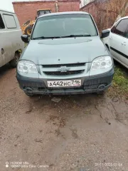 Chevrolet Niva 2017 года, темно-серый металлик. Пробег 104253 км. Объем двигателя 1.69 л, мощность 79.6 л.с., механическая коробка передач, полный привод. Экологический класс 5. VIN: X9L212300J0644578. Госномер А442НС716RUS, дата регистрации знака 2025-10-24.