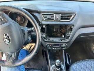 Kia Rio 2014, VIN: Z94CC41BAER219501, цвет: темно-серый.