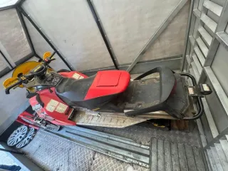 Снегоход Ski-Doo MX-Z REN X 800 2004 года. VIN: 2BPSBS5N85V000142. Номер двигателя: М6068916. Государственный номер: 77АО8090.