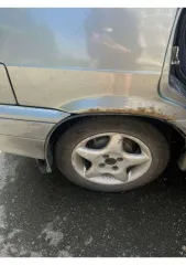 LADA 211440 Samara 2008 года, цвет серо-зеленый, госномер Т104СМ96, VIN XTA211440C5067680. Передний привод, механическая коробка передач, на ходу. Имеется ржавчина на правых передних и задних крыльях и багажнике, износ салона, следы сколов на капоте. Не работает печка. Пробег 100266 км.