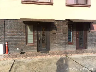 Дом 142,3 кв.м. и земельный участок 498 кв.м. в Сочи. Жилой дом площадью 142,3 кв. м с кадастровым номером 23:49:0205006:1532, находящийся по адресу: Краснодарский край, г. Сочи, Центральный район, ул. Пластунская, д. 154/2 с земельным участком, категория земель: земли населенных пунктов для ИЖС…