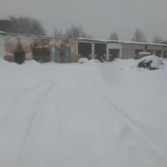 Нежилое здание 174.4 кв.м и участок 181 кв.м, Новгородская область, р-н. Окуловский, г. Окуловка, ул. Уральская, д. 6. Земельный участок: площадь 181 +/- 3 кв.м, кадастровый номер 53:12:0104049:20, категория земель - земли населенных пунктов, виды разрешенного использования - для эксплуатации и…