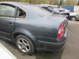 Volkswagen Passat 2002 года выпуска, цвет серый, государственный регистрационный знак Р121ХА99, VIN WVWZZZ3BZ2E204002. Мощность двигателя 170 л.с., объем двигателя 2324 см³, механическая коробка передач, вид транспорта легковой.
