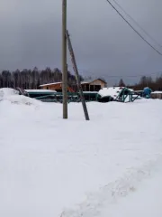 Производственный комплекс, включая недвижимое и движимое имущество: линия сортировки бревен на 7 карманов 2000 года выпуска; окорочный станок с подающим транспортером Cambio 66 1994 года выпуска. Рельсы одиночного пути протяженностью 335 м, кадастровый номер 11:09:0401001:258. Заточный станок для…