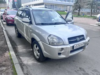 Hyundai Tucson 2005 года выпуска, VIN KMHJN81DP6U258193.