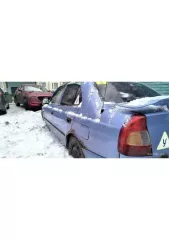 Автомобиль находится в технически неисправном состоянии, долгое время не эксплуатировался. Кузов покрыт ржавчиной. Ранее использовался в автошколе, имеет дублирующие педали газа, тормоза и сцепления на стороне пассажира. Не на ходу, требует ремонта.