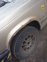 Volvo 740, 1987 года, 100 лс, VIN YV1744833H2090632, гос рег. номер О 742 УО 154. Автотранспортное средство находится в условно пригодном техническом состоянии – автомобиль не на ходу, требует ремонта/замены стоек, подшипников, рулевых тяг, тормозных колодок, тормозных суппортов, заднего моста…