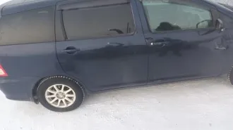 Toyota Wish 2007 года, госномер Е518ЕУ14, синий цвет, номер кузова ZNE140057372. Находится в РС(Я), Мегино-Кангаласский район. Год выпуска: 2007, VIN: ZNE140057372, вид транспорта: наземный, марка: Toyota, модель: Wish.