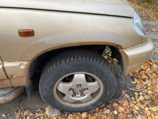 Шевроле Нива 2005 года выпуска, 80 л.с., пробег 140000 км, полный привод. VIN Х9L21230050093601, цвет бежевый металлик. Номер двигателя ВАЗ 2123 0104036, бензиновый, мощность 58,50 кВт (79,60 л.с.), объем 1690 см³. Номер кузова 0093601. Снаряженная масса 1400 кг, полная масса 1850 кг. Технически…