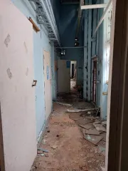 Нежилое здание 308.6 кв.м, Забайкальский край. Назначение: нежилое, 1 этаж, кадастровый номер 75:24:340905:32, площадь 308,60 кв. м. Адрес: Забайкальский край, Шилкинский район, пгт. Первомайский, ул. Индустриальная, 8В. Земельный участок под зданиями в аренде, категория земель: земли…