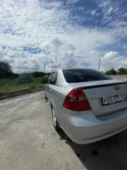 Chevrolet Aveo, 2007 года, 93,9 лс, 285 680 км, АКПП. Автомобиль марки Шевроле Авео модель CHEVROLET AVEO, 2007 г.в. VIN номер KL1SA697J8B088163. Имущество обременено залогом Банка ВТБ (ПАО). Визуальных дефектов по кузову нет, требуется замена кнопки на селекторе, требуется замена одного фиксатора…