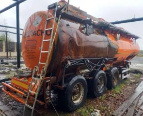 Полуприцеп-цистерна 964845, госномер АУ 3090 16 RUS, VIN: X8A964845F0000017, цвет оранжевый. Находится в Республике Марий Эл, Волжский район, д. Часовенная, ул. Мира, д.31. Обременение: залог у ООО КБ «Камский Горизонт», запрет на регистрационные действия. ПТС, СТС отсутствуют.
