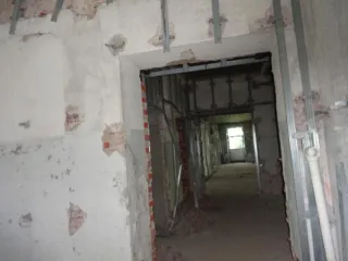 Публичное предложение по продаже земельного участка площадью 10458 кв.м, с кадастровым номером 32:31:0030201:32, с расположенными на нем объектами недвижимого имущества: казарма № 1 с кадастровым номером 32:31:0030201:80, казарма с кадастровым номером 32:31:0030201:40, по адресу: Брянская область…