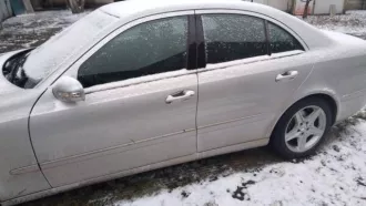 Mercedes-Benz E-200 Kompressor, 2003 года выпуска, VIN WDB2110421A238489, белый, бензиновый двигатель 1.8 л (163 л.с.), госномер T9I9EK09 (не на ходу).