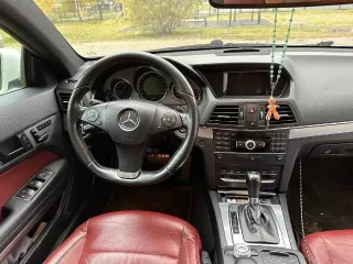 Автомобиль марки Мерседес Бенц Е250, 2011 г.в., VIN WDD2073471F119241, цвет белый.