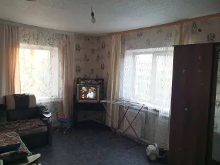 1/2 доли двух квартир и двух земельных участков, Омская область; 1/2 доля квартиры и 1/2 доля земельного участка в Омской обл.; еще 1/2 доля квартиры и 1/2 доля земельного участка в Омской обл.; жилое помещение с кадастровым номером 55:23:310103:280, адрес: Омская область, Русско-Полянский район…