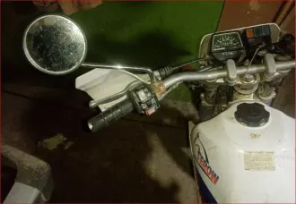 Мотоцикл, марка: YAMAHA SERROW225WE, год изготовления: 1993, цвет: БЕЛЫЙ, VIN: ОТСУТСТВУЕТ, ПТС: 25 УВ 798031, г/н: 6925АО25, изготовитель  страна : ЯПОНИЯ, модель двигателя: 1КН, двигатель №: ОТСУТСТВУЕТ, мощность двигателя, л. с.  кВт : 20  14.7 , рабочий объем двигателя, куб. см: 225, шасси …