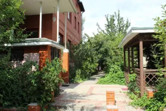 Жилой дом, площадь 764,3 кв.м., адрес: Россия, г. Москва, д. Власово, ул. Юбилейная, д. 72, кадастровый номер: 77:18:0170704:289. Здание, площадь 96,6 кв.м., назначение: Нежилое, количество этажей: 1, адрес: Россия, Москва, Власово, ул. Юбилейная, д.72, стр.1, кадастровый номер: 77:18:0170704:237…