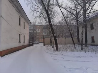 Недвижимое имущество, состоящее из: Земельного участка с кадастровым номером 19:02:010533:1446, площадью 690,0 кв.м., расположенного по адресу: Российская Федерация, Республика Хакасия,  г. Черногорск, Улица Дзержинского, 5. Категория земель: земли населенных пунктов, виды разрешенного…