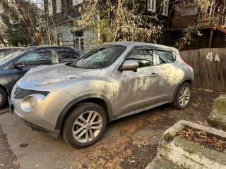 Nissan Juke, 2010 года, 114 лс, 185602 км, АКПП Колеса зима на 17, не горит правая фара,Сигнализация с автозапуском.