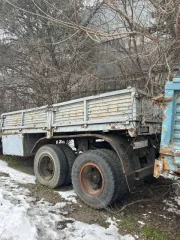 Автомобильный прицеп, 1993 года, г/н КК670923, г/в 1993, шасси 0000532, цвет серый. Продается по фактическому состоянию, дефектовка и диагностика технического состояния имущества не производилась. Возможны скрытые неисправности.