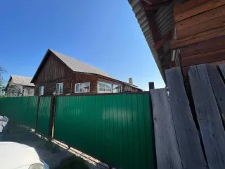 Доля дома 116.8 кв.м. и земельного участка в Абакане. 1/4 доля дома и 1/4 доля земельного участка, а также еще 1/4 доля дома и 1/4 доля земельного участка, итого 1/2 доли в праве общей долевой собственности на жилое здание площадью 116.8 кв.м., кадастровый номер 19:01:100403:1510, по адресу…