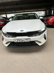 Kia K5 2020 года, VIN: XWEG3414BM0001030, цвет белый.