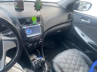 Hyundai Solaris 2011 года выпуска, VIN Z94CT41CABR038194.