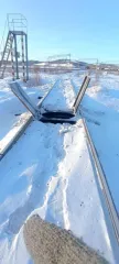 Вспомогательное оборудование: Котел водогрейный, трансформатор, весы вагонные VTV-D, контейнер 40 футов, генераторная установка. Оборудование расположено по адресам: Забайкальский край, Чернышевский район, пгт. Жирекен, Промплощадка; контейнер 40 футов, установка генераторная бензиновая UGB-6000Е…