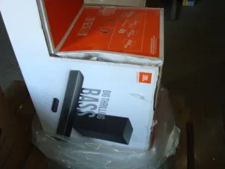 Саундбар JBL Bar 2.1 Deep Bass, артикул JBLBAR21DBBLKEP. Годный остаток. Имущество продается в том виде, в каком оно есть, и в случае продажи возврату или обмену не подлежит. За скрытые дефекты имущества продавец ответственности не несет.