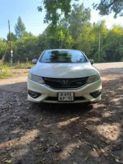 Автомобиль Honda Jade 2016 года выпуска, VIN FR5-1002759. В отличном состоянии.