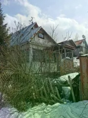 Здание 20 кв.м. и земельный участок 600 кв.м. в Кемеровской области, Новокузнецкий район, Садоводческое общество "Гидродобытчик", дом 205. Категория земель: для ведения садоводства, кадастровый номер 42:09:2711001:873. Назначение здания: нежилое, кадастровый номер 42:09:2711001:896.