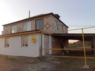 Жилой дом, размер доли: 1/8, площадь 117,8 кв.м., кадастровый номер 30:02:100101:499, по адресу Россия, Астраханская обл., с. Крутое, ул. Советская, д. 1. Земельный участок, размер доли: 1/8, площадь 1000,00 кв.м., кадастровый номер 30:02:100101:18 по адресу Россия, Астраханская обл., с. Крутое…