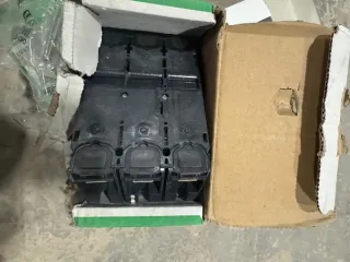 Электротехническое оборудование Schneider Electric 1. Выключатель автоматический трехполюсный, артикул "LV430775" маркировка Schneider Electric Compact NSX16NUi800VUinp8kV - 4 шт.; выключатель-разъединитель, артикул "31364" "Schneider Electric Compakt NSX160N Ui1000VUimp12KV - 1 шт.