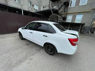 Lada Granta 2014, 87 лс, 146664 км. Lada 2190 Granta Sedan, цвет белый, VIN XTA219010E0243265, 2014 год выпуска. Является предметом залога в ООО МФК "Кешдрайв". На ходу.