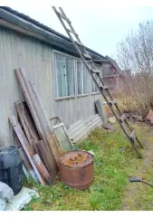 Земельный участок, 1000 кв.м., сельскохозяйственного назначения, местоположение: 185519, Республика Карелия, Прионежский р-н, поселок Ладва-Ветка, кадастровый номер: 10:20:0000000:654, вид собственности: индивидуальная. На участке есть колодец технический для полива, 2 яблони, кусты с черной…