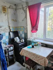 1/4 доли в жилом помещении, 40,2 кв.м. Кадастровый номер 23:01:0201004:1694. Адрес: Краснодарский край, Абинский р-н, х. Екатериновский, ул. Суворова, д. 2, кв. 11. Ознакомление с имуществом производится с момента публикации сообщения о продаже и до окончания приема заявок по предварительной записи…