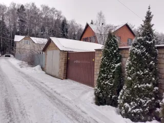 Здание 335,5 м², гараж 12 м², участок 800 м², Московская область. Здание (дом), площадь 335,5 кв. м, кадастровый номер: 50:10:0020901:955; Здание (гараж), назначение: нежилое, площадь 12 кв. м, кадастровый номер: 50:10:0020901:880; Земельный участок, земли сельскохозяйственного назначения, для…