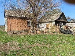   Жилой дом, площадь 30,7 кв.м., адрес  местонахождение : Россия, кадастровый  условный  номер: 61:10:0050201:82, адрес  местонахождение : Россия, Ростовская обл., р н Егорлыкский, х. Гирин, ул. Медовая, 1., кадастровый  условный  номер: 61:10:0050201:5   Земельный участок, площадь 5500 +/  51…