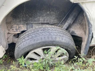 Toyota Voxy 2011 года, цвет белый, VIN ZRR70-0431981. Проверить техническое состояние не представляется возможным. ПТС, СТС, ключи отсутствуют.