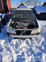 Toyota Corolla Fielder. Имеются повреждения лакокрасочного покрытия, трещины на переднем и заднем бампере, мелкие вмятины. Сведения в реестре уведомлений о залоге движимого имущества отсутствуют. Hyundai Solaris, без госномера, белого цвета, № кузова Z94CT41CBHR490664, ПТС 78 ОН 892760, ключ от…