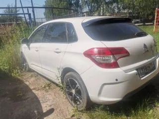 Citroen C4 2011 г.в., VIN Z8TNC5FS9BM506183, цвет белый, г/р/з Х328СМ190, мощность 120 (88), ПТС 40НЕ939313 от 12.10.2011, СТС 50ХЕ549017. Находится в залоге у ПАО «Совкомбанк».