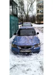 Автомобиль находится в технически неисправном состоянии, долгое время не эксплуатировался. Кузов покрыт ржавчиной. Ранее использовался в автошколе, имеет дублирующие педали газа, тормоза и сцепления на стороне пассажира. Не на ходу, требует ремонта.