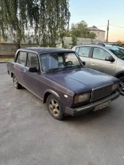 Ваз 2107, 2002 года, 80 лс, 170000 км еще Автомобиль легковой ВАЗ 21074, 2002 г.в., VIN XTA21074021576211, ПТС 63KM073599010420020 Z пробег 170 тыс Недостатки: нет консоли приборов, вмятина на переднем левом крыле, маленькие сколы на дверях и крыльях, трещина лобового стекла.