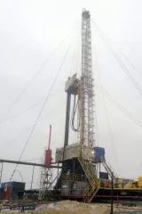 Верхний привод гидравлический СВП Drillmec HTD250C с гидравлическим силовым блоком (ГСУ) системы верхнего привода, производства Drillmec S.p.A, Италия, 2018 года выпуска, в сборе, для буровых установок, в т.ч. мобильных.